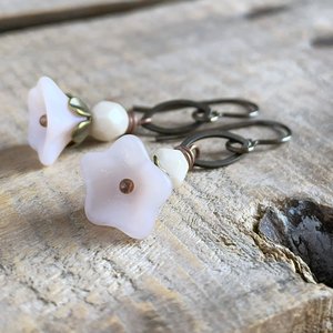Nature Inspired Czech Glass Flower Earrings. Petite Floral Earrings. Ivory & Pink Earrings